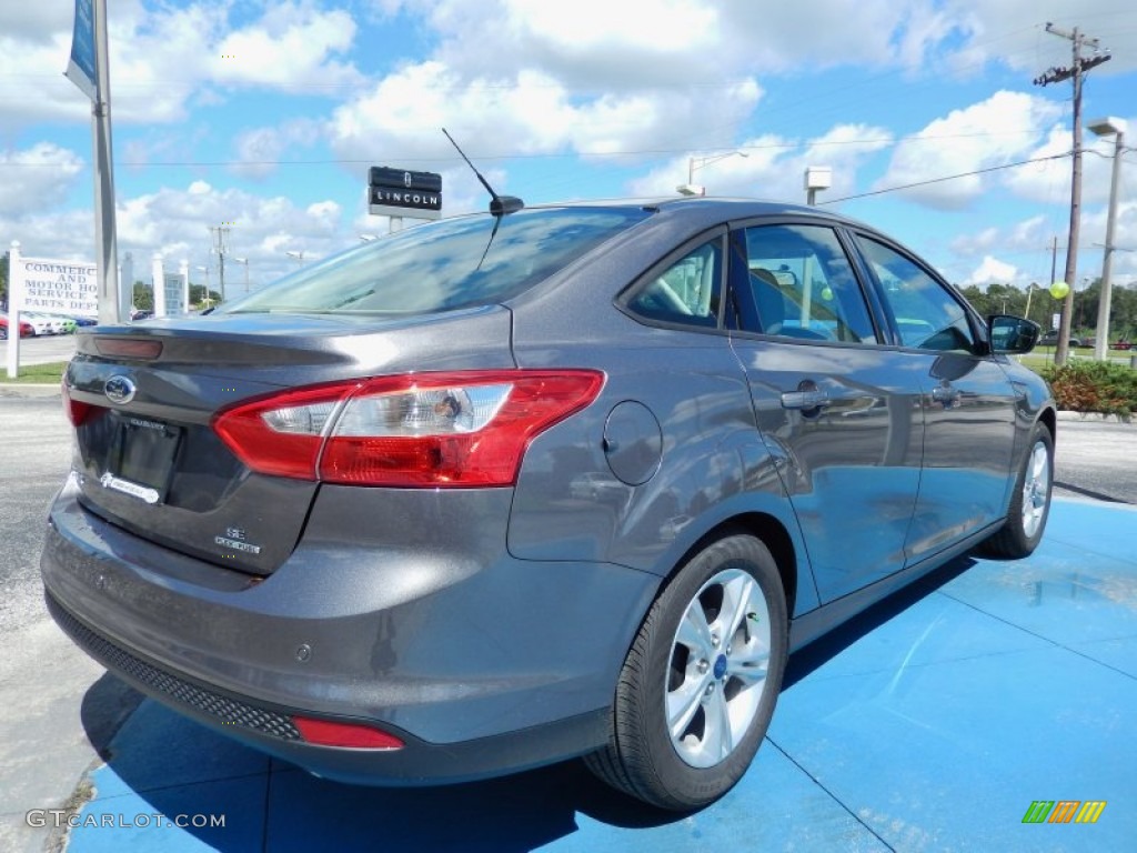 2014 Focus SE Sedan - Sterling Gray / Medium Light Stone photo #3