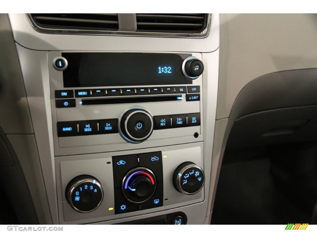 2008 Chevrolet Malibu LS Sedan Controls Photos