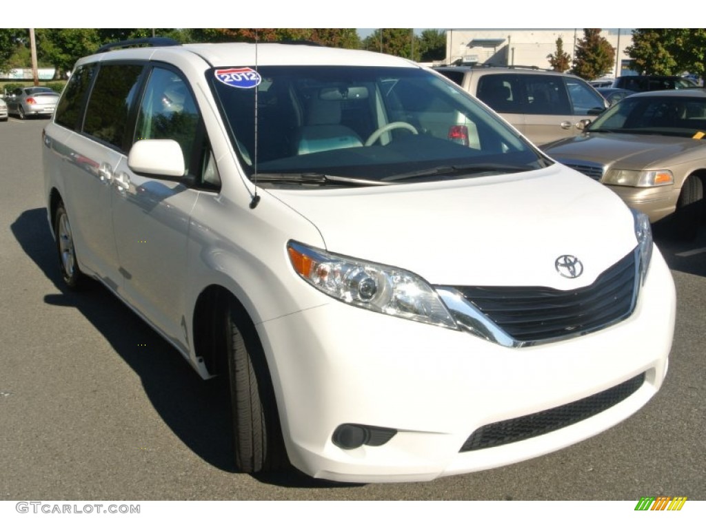 2012 Sienna LE - Super White / Light Gray photo #2