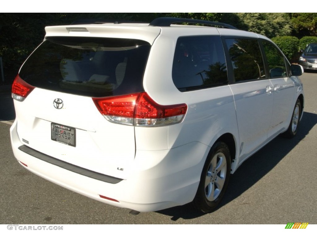 2012 Sienna LE - Super White / Light Gray photo #5