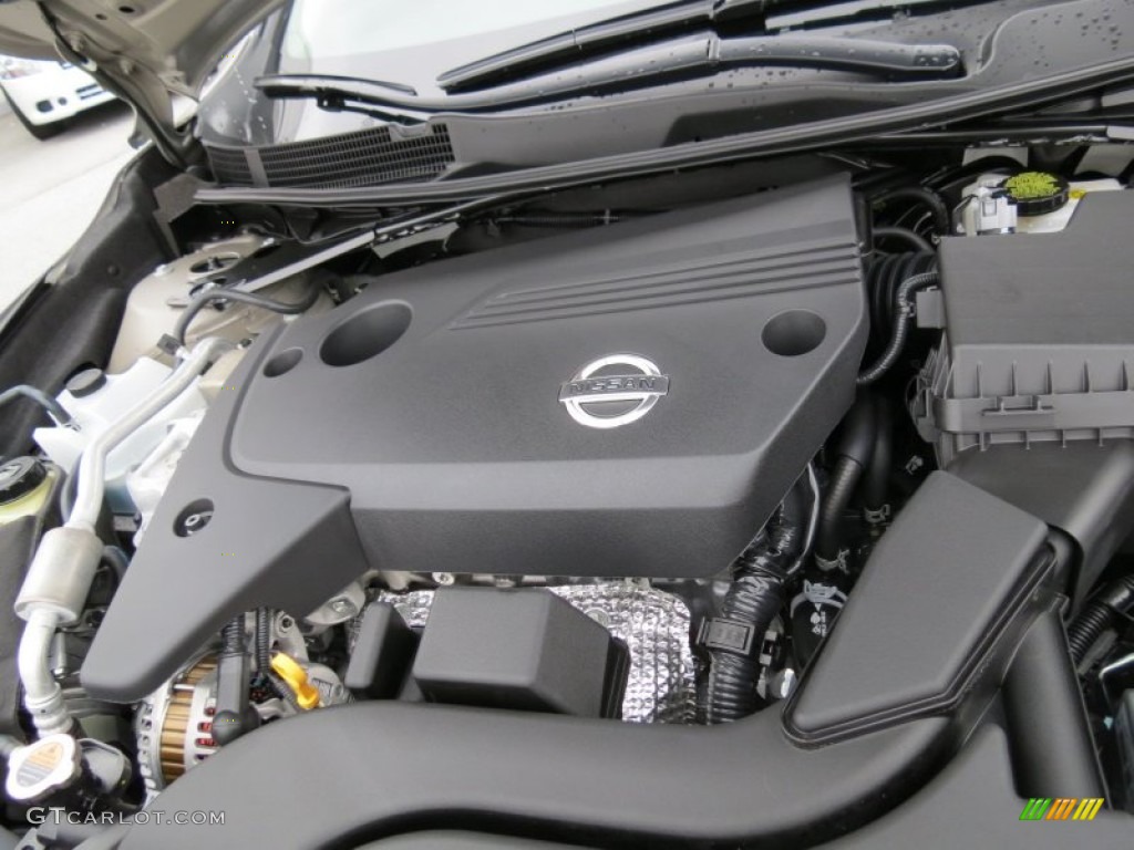 2014 Nissan Altima 2.5 S Engine Photos