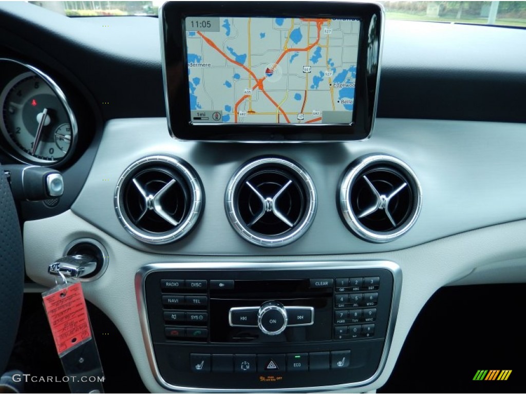 2014 Mercedes-Benz CLA 250 Navigation Photos