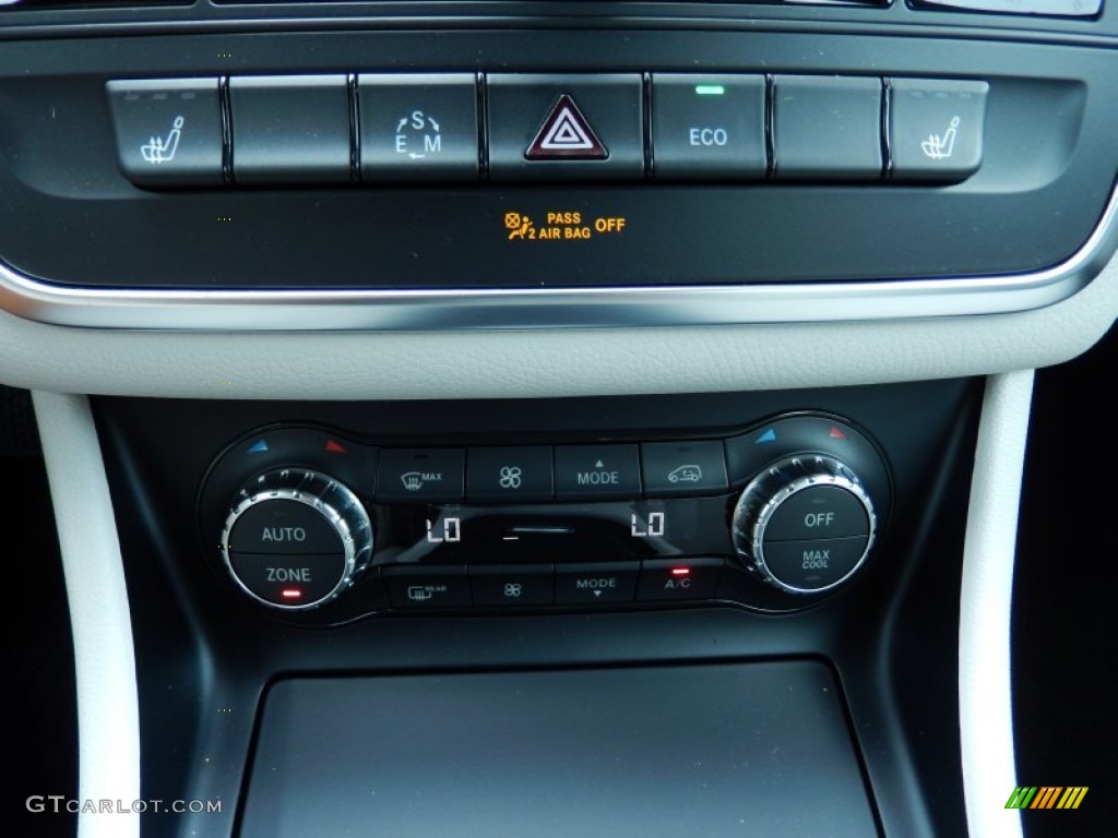 2014 Mercedes-Benz CLA 250 Controls Photos