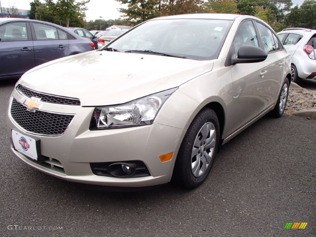 2014 Cruze LS - Champagne Silver Metallic / Jet Black/Medium Titanium photo #1