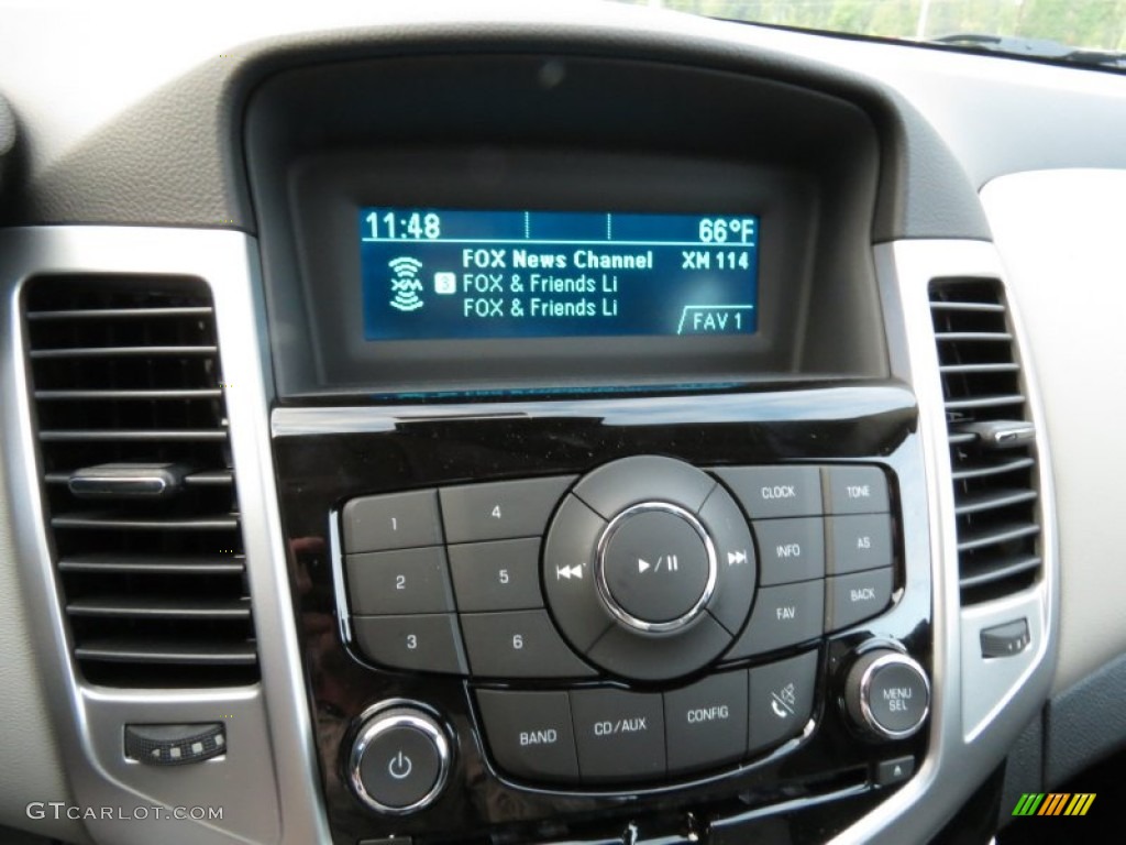 2014 Chevrolet Cruze LS Controls Photo #86258927