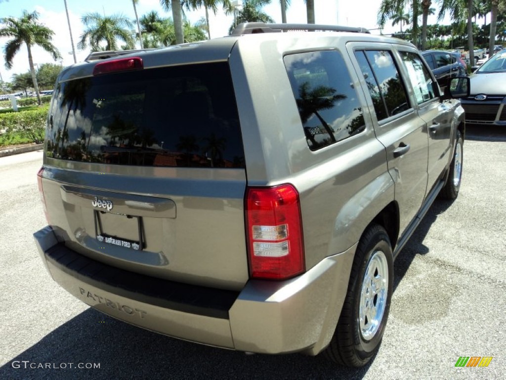 2007 Patriot Sport - Light Khaki Metallic / Pastel Pebble Beige photo #6