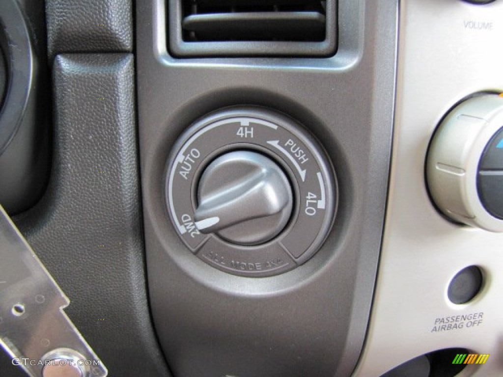 2007 Infiniti QX 56 4WD Controls Photo #86270069
