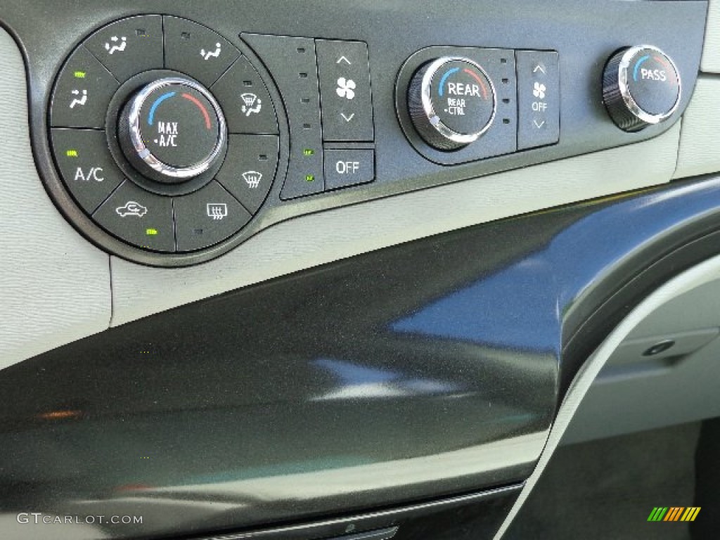 2011 Sienna V6 - Silver Sky Metallic / Light Gray photo #4