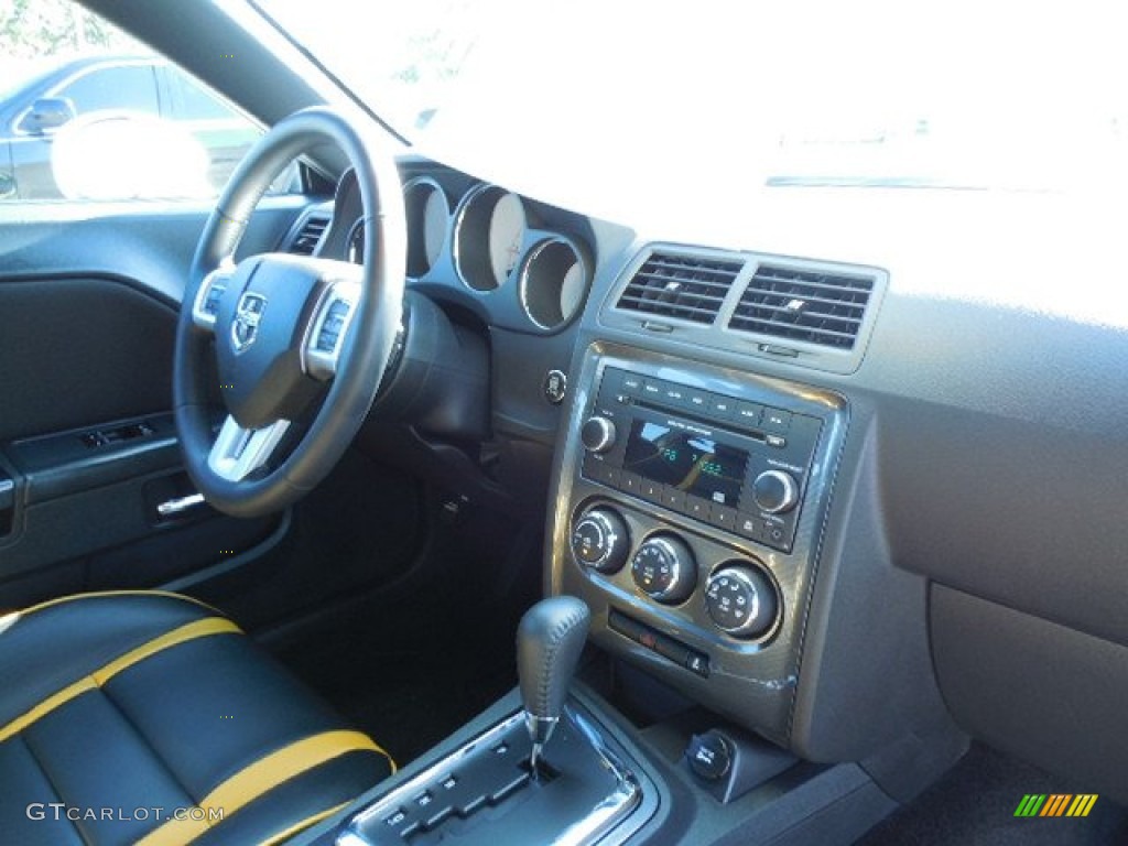 2013 Challenger SXT Plus - Bright White / Dark Slate Gray photo #11