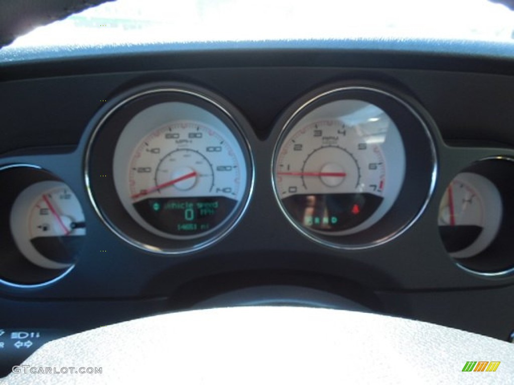 2013 Challenger SXT Plus - Bright White / Dark Slate Gray photo #18