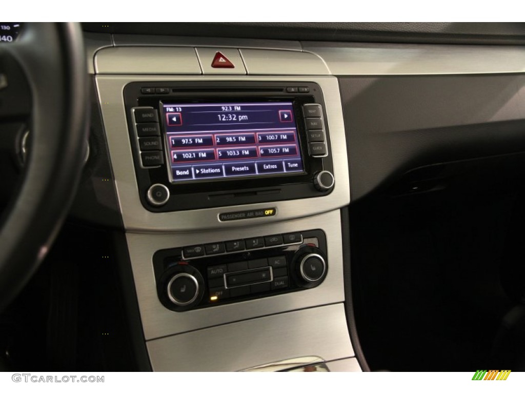 2010 Volkswagen CC Luxury Controls Photo #86287356