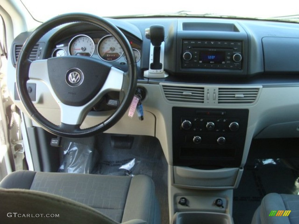 2009 Routan SE - Calla Lilly White / Aero Grey photo #10