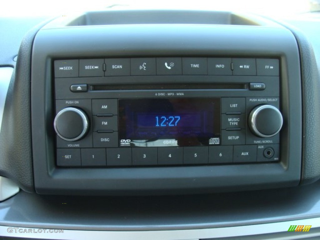 2009 Routan SE - Calla Lilly White / Aero Grey photo #14