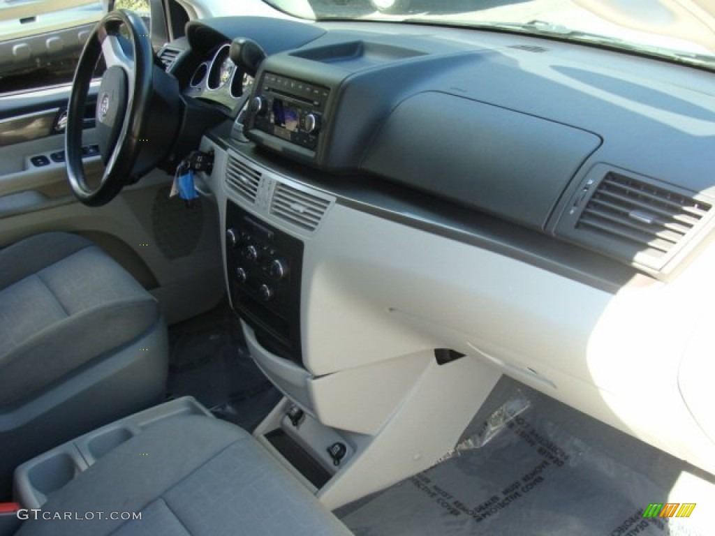 2009 Routan SE - Calla Lilly White / Aero Grey photo #22