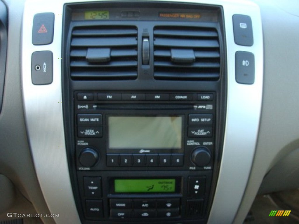 2008 Hyundai Tucson Limited Controls Photos