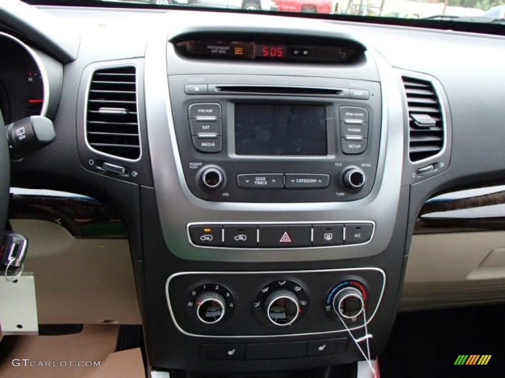2014 Kia Sorento LX Controls Photo #86295387