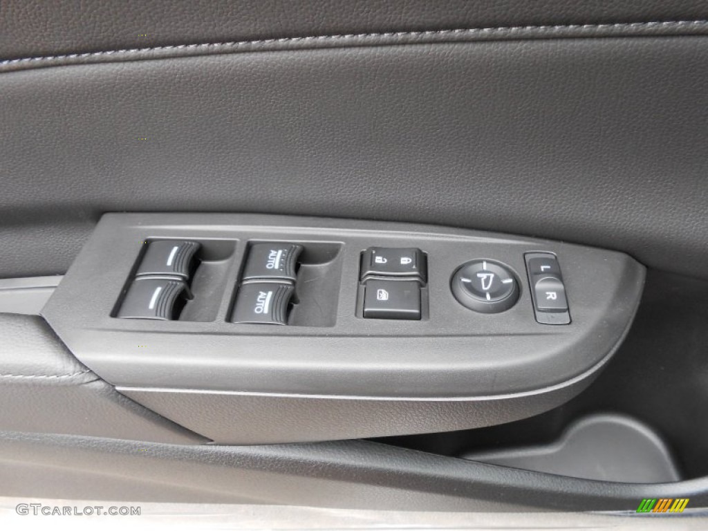 2013 Acura ILX 2.4L Controls Photos