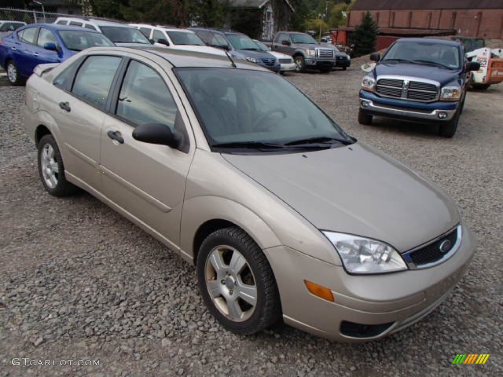 2007 Focus ZX4 SES Sedan - Pueblo Gold Metallic / Dark Pebble/Light Pebble photo #3