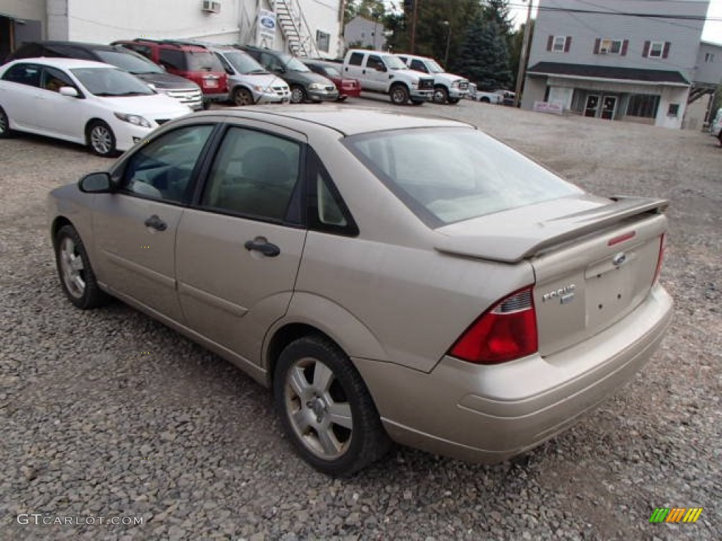 2007 Focus ZX4 SES Sedan - Pueblo Gold Metallic / Dark Pebble/Light Pebble photo #6