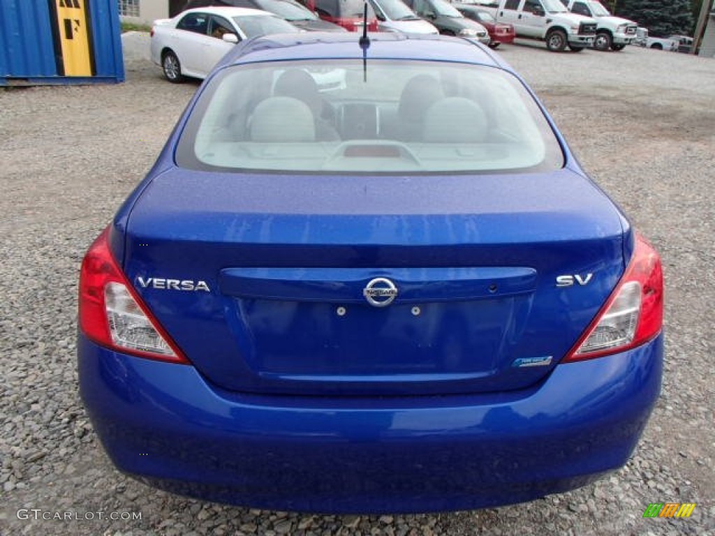 2012 Versa 1.6 SV Sedan - Metallic Blue / Sandstone photo #5