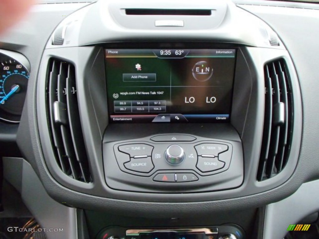2014 Ford Escape SE 2.0L EcoBoost 4WD Controls Photo #86300937