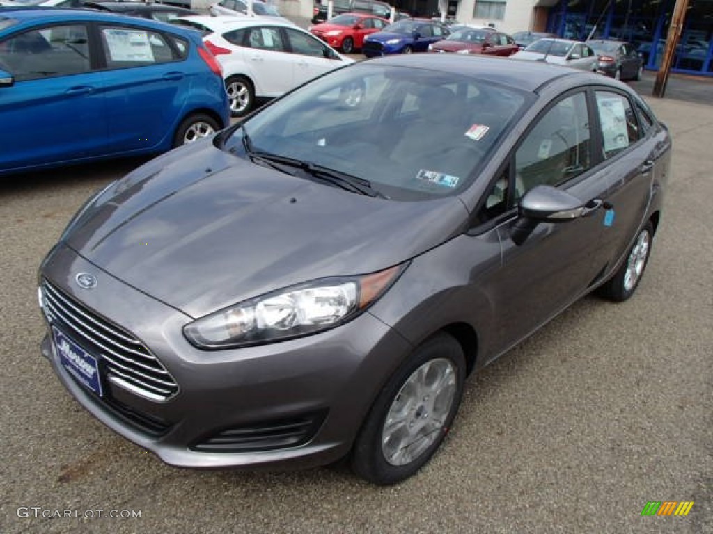 2014 Fiesta SE Sedan - Storm Gray / Medium Light Stone photo #4