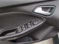 Ingot Silver - Focus SE Hatchback Photo No. 16