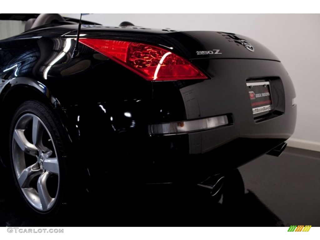 2008 350Z Touring Roadster - Magnetic Black / Charcoal photo #24