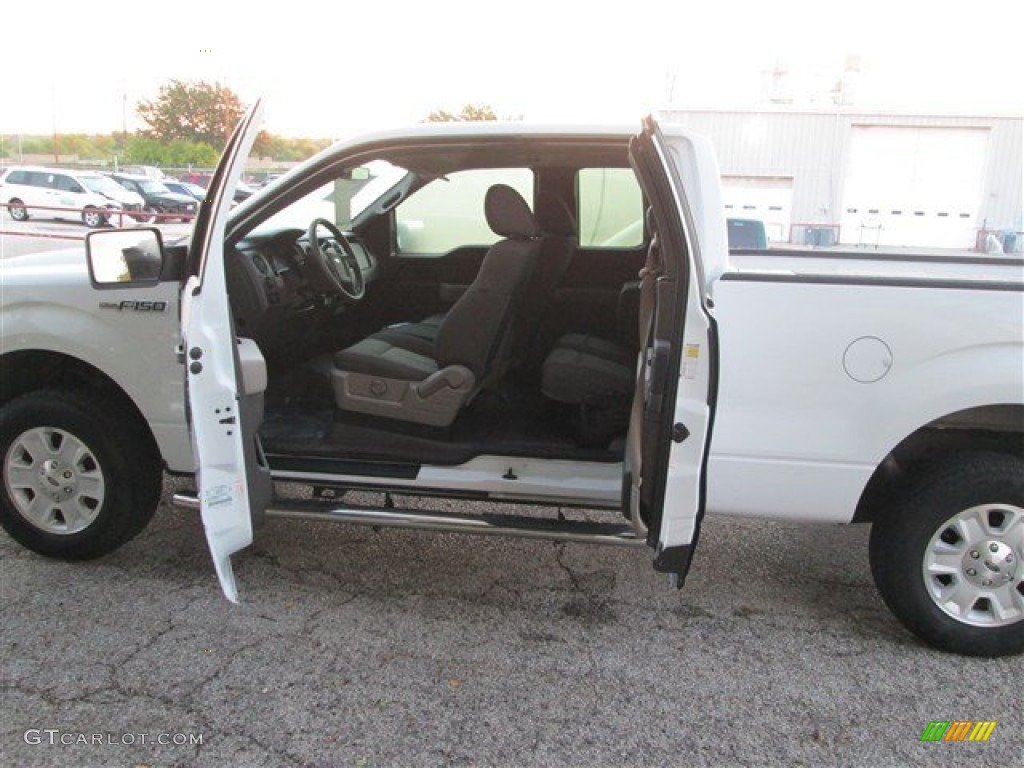 2010 F150 STX SuperCab - Oxford White / Medium Stone photo #10