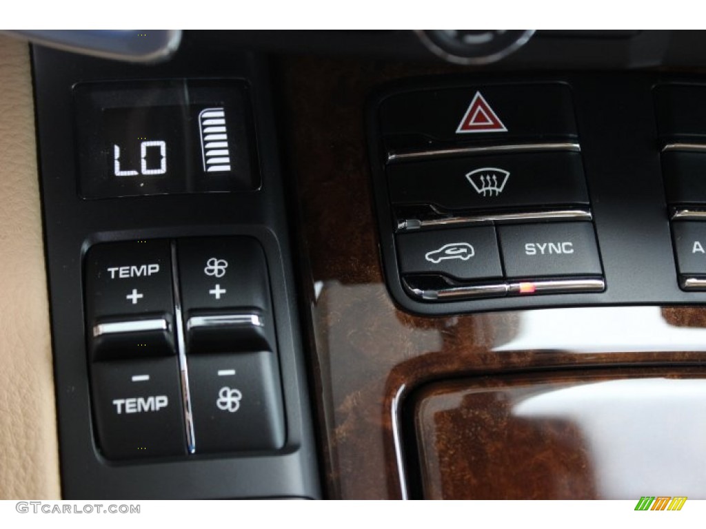 2014 Porsche Cayenne Standard Cayenne Model Controls Photo #86309418