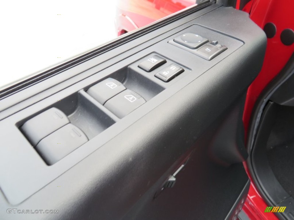 2010 Titan SE Crew Cab - Red Alert / Charcoal photo #34