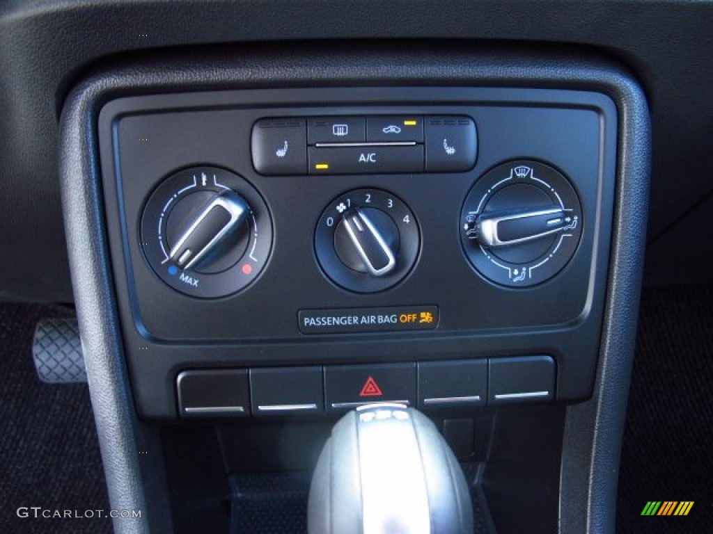 2014 Volkswagen Beetle TDI Controls Photo #86312691