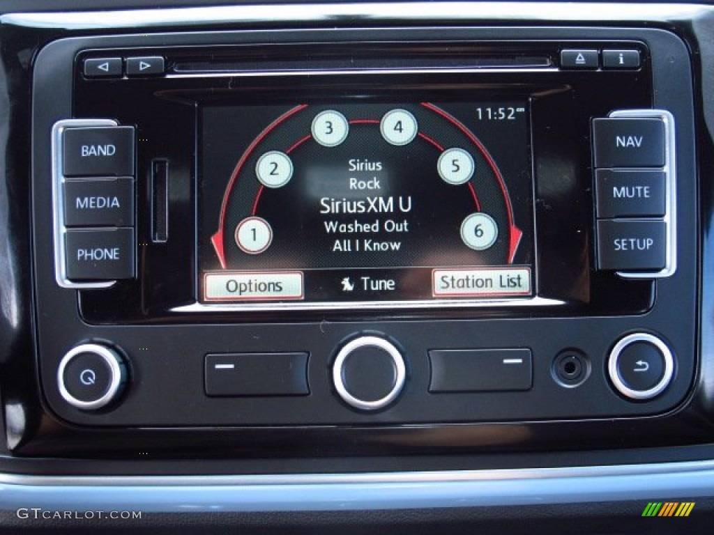 2014 Volkswagen Beetle TDI Controls Photo #86312697