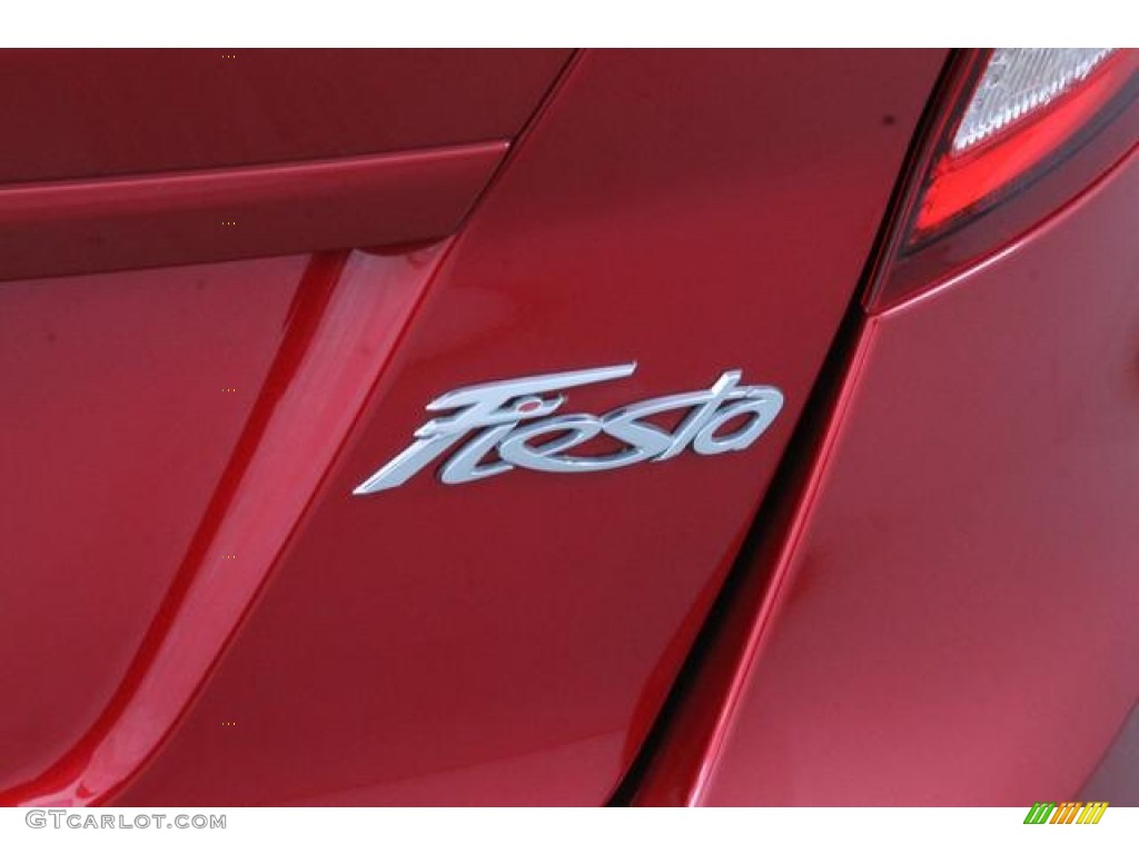 2011 Fiesta SE Hatchback - Red Candy Metallic / Charcoal Black/Blue Cloth photo #15