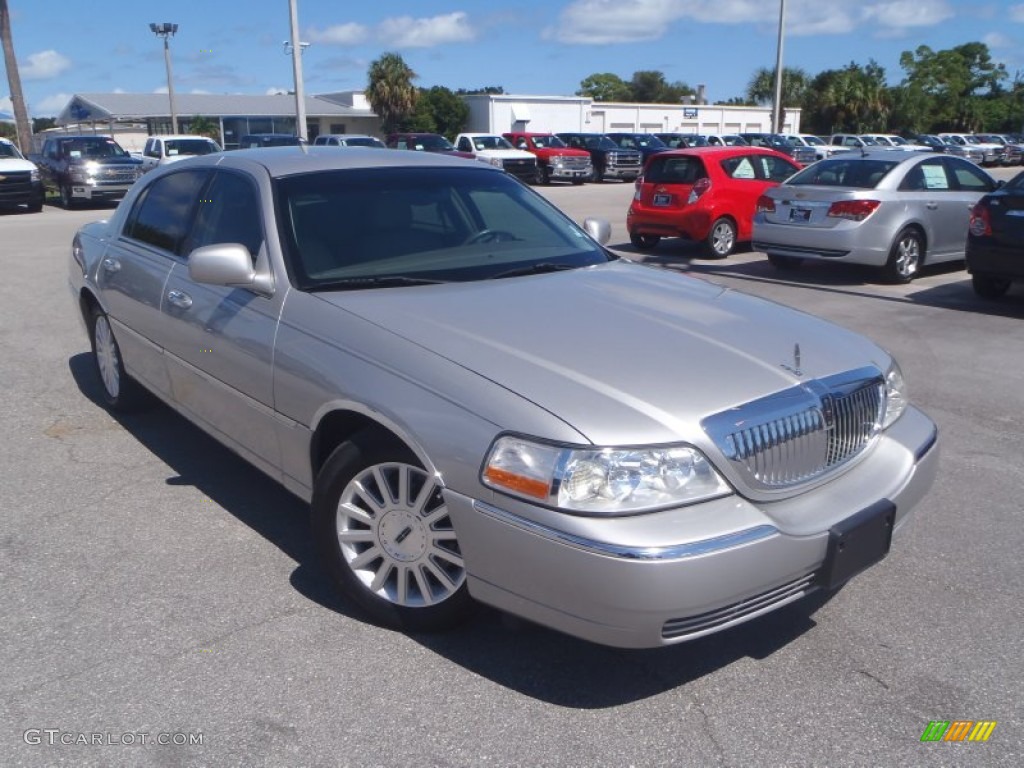 2003 Town Car Executive - Silver Birch Metallic / Dark Stone/Medium Light Stone photo #1