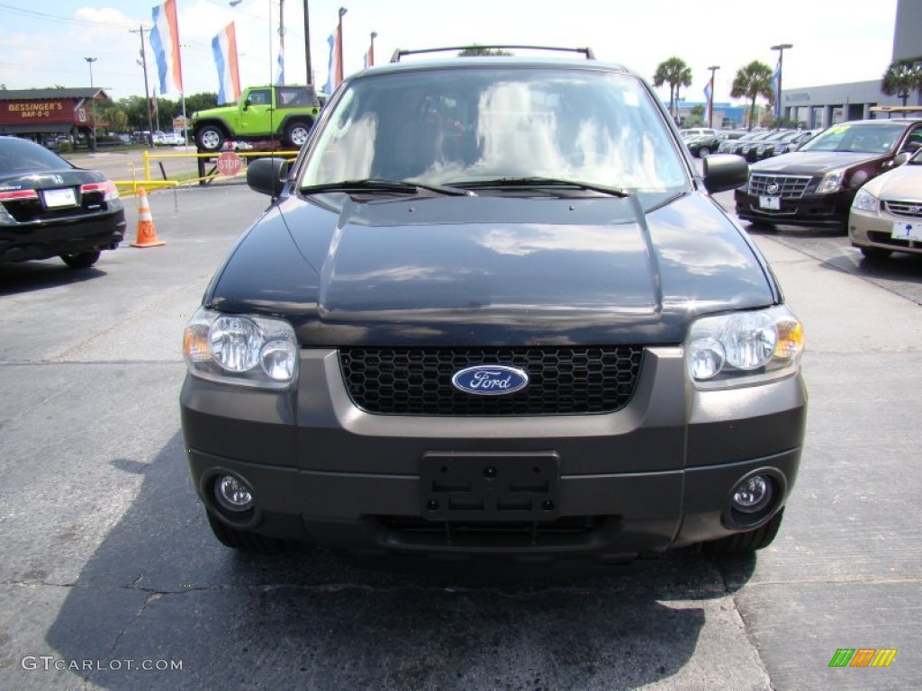 2005 Escape XLT V6 - Black / Medium/Dark Flint Grey photo #3