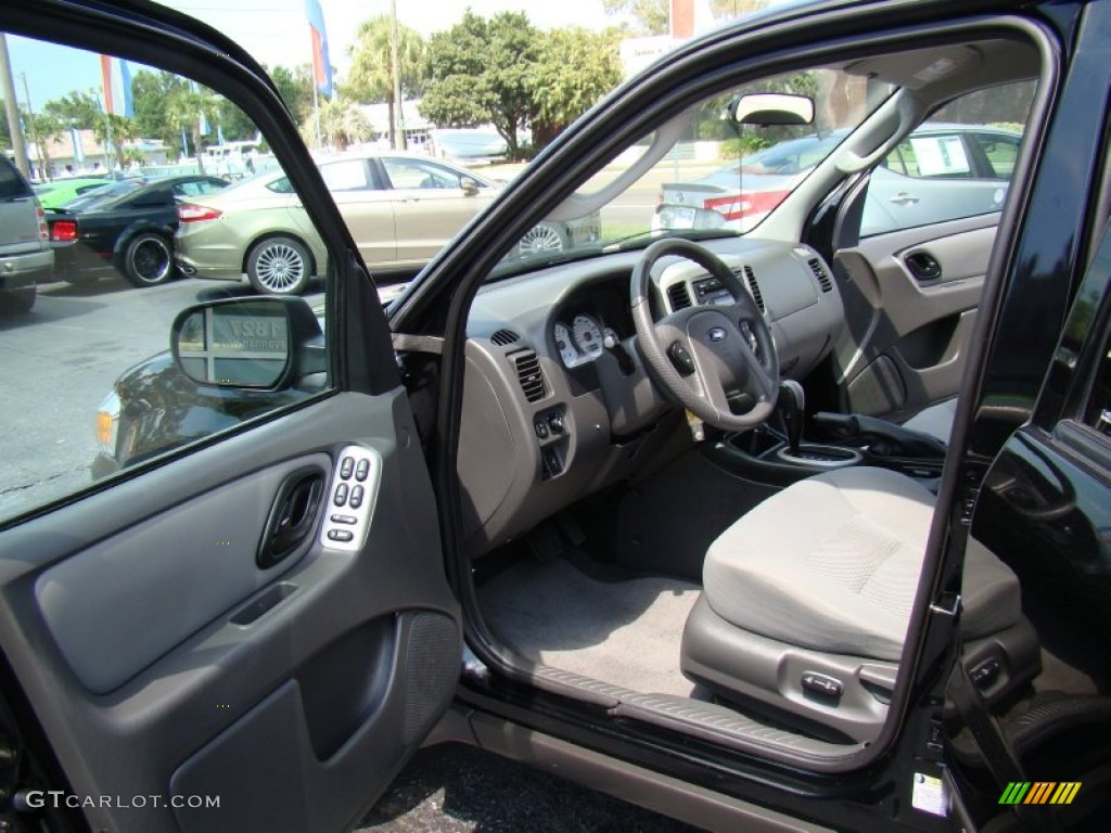 2005 Escape XLT V6 - Black / Medium/Dark Flint Grey photo #9