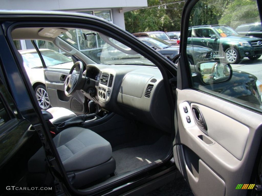 2005 Escape XLT V6 - Black / Medium/Dark Flint Grey photo #14