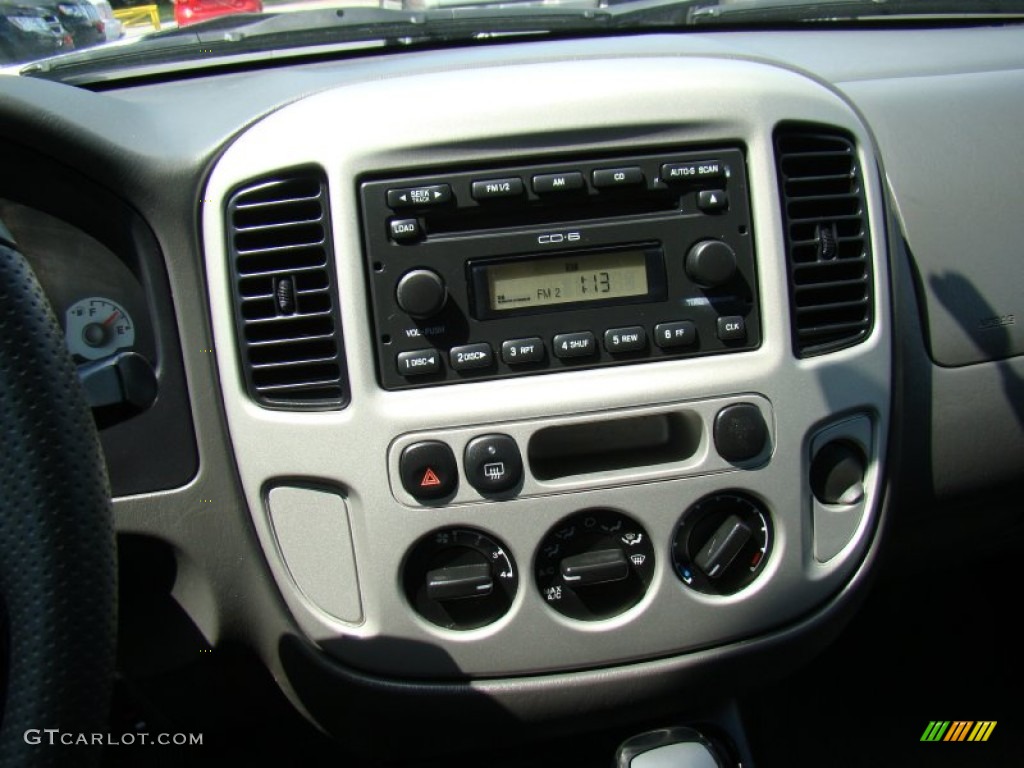 2005 Escape XLT V6 - Black / Medium/Dark Flint Grey photo #18