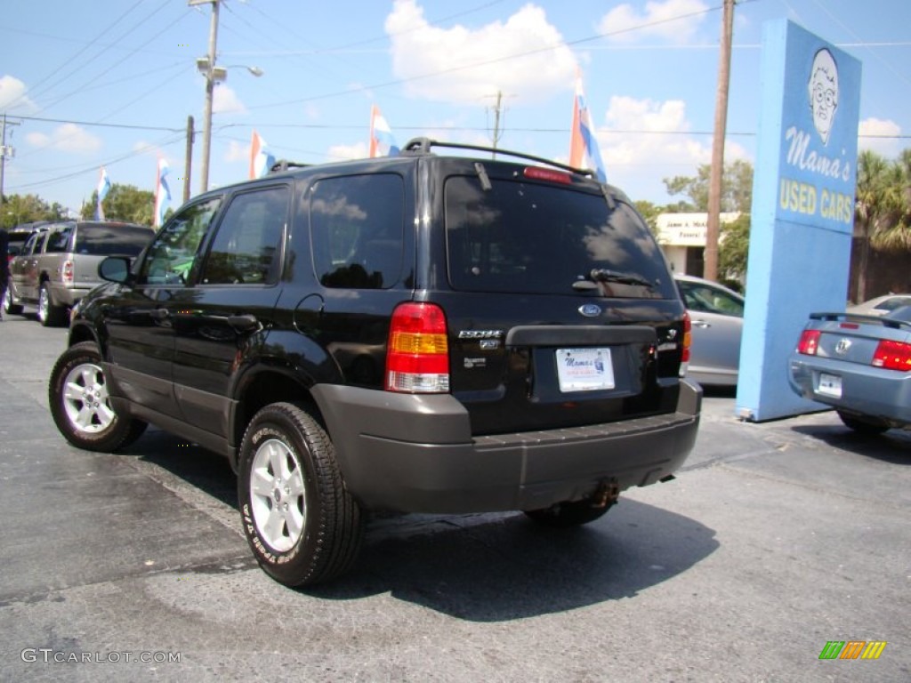 2005 Escape XLT V6 - Black / Medium/Dark Flint Grey photo #28
