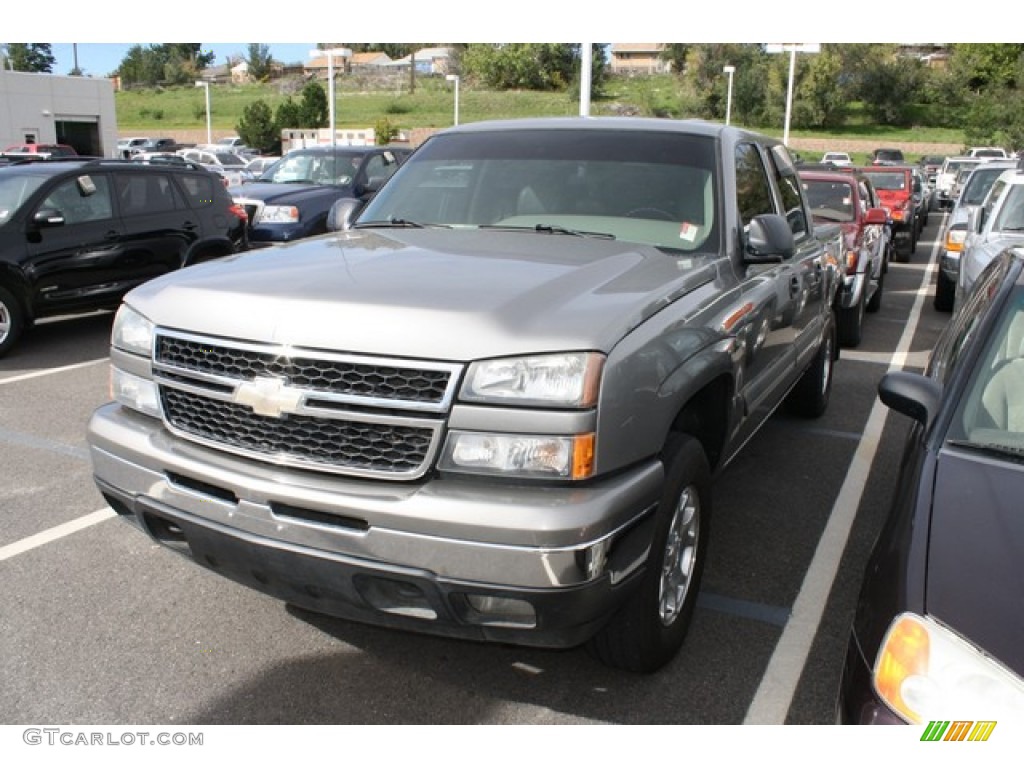 2006 Silverado 1500 LS Crew Cab 4x4 - Graystone Metallic / Medium Gray photo #4