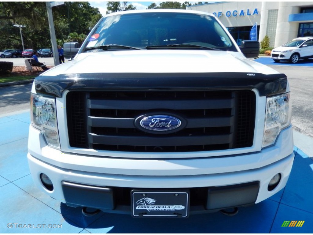 2010 F150 STX SuperCab 4x4 - Oxford White / Medium Stone photo #9