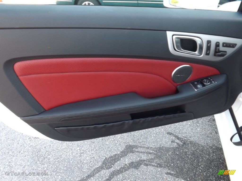2014 Mercedes-Benz SLK 250 Roadster Bengal Red/Black Door Panel Photo #86327635