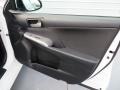 Super White - Camry SE Photo No. 22