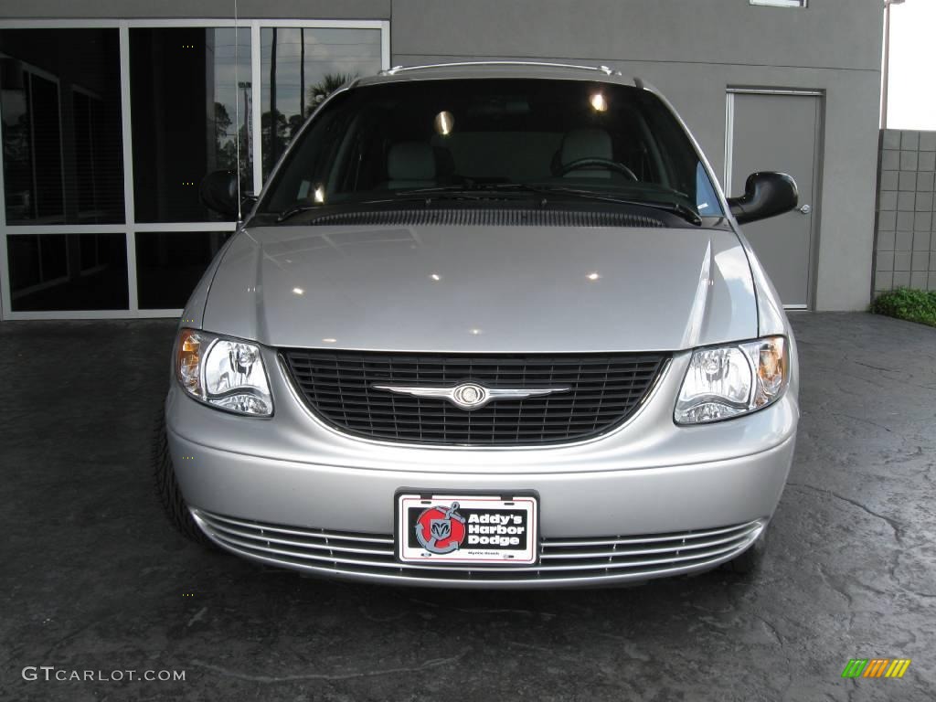 2004 Town & Country Touring - Bright Silver Metallic / Medium Slate Gray photo #2