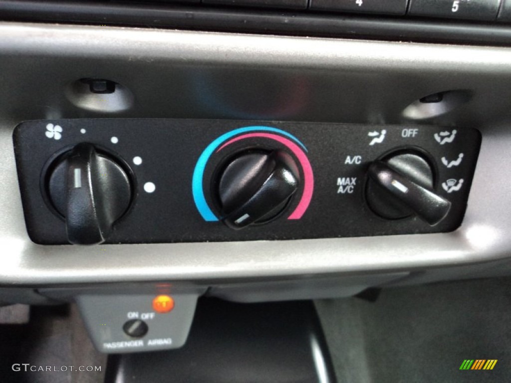 2005 Ford Ranger XLT Regular Cab 4x4 Controls Photos