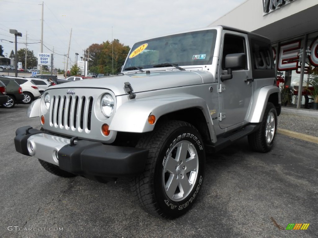 2012 Wrangler Sahara 4x4 - Bright Silver Metallic / Black photo #3