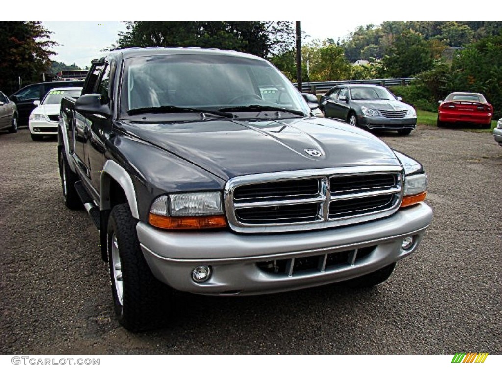 2004 Dakota SLT Quad Cab 4x4 - Graphite Metallic / Dark Slate Gray photo #2