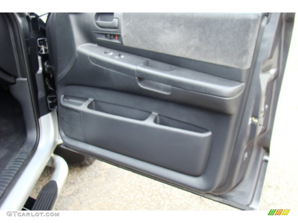 2004 Dakota SLT Quad Cab 4x4 - Graphite Metallic / Dark Slate Gray photo #25