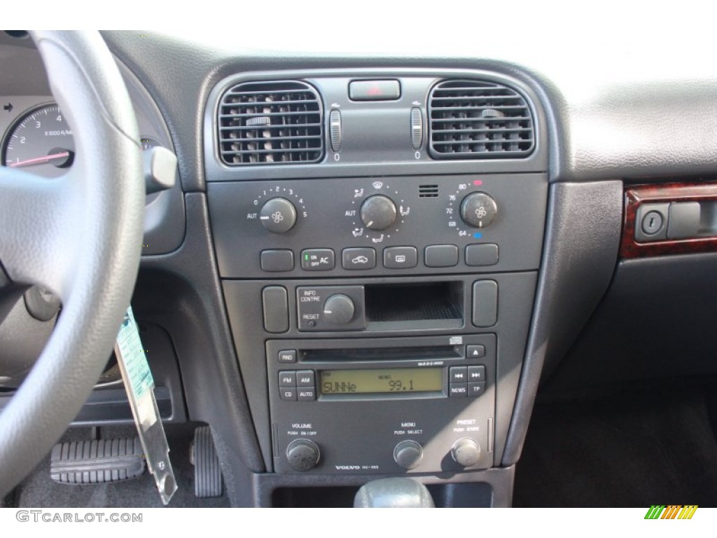 2004 S40 1.9T - White / Graphite photo #22